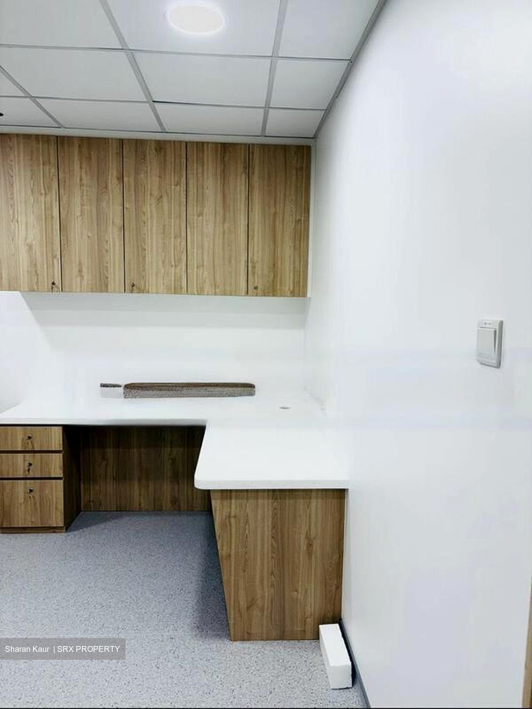 Mount Elizabeth Hospital (D9), Retail #457443341